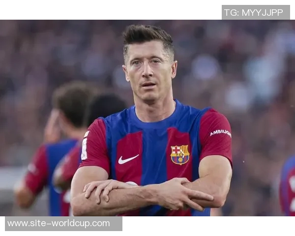 莱万静待巴萨未来决定将影响下赛季职业规划